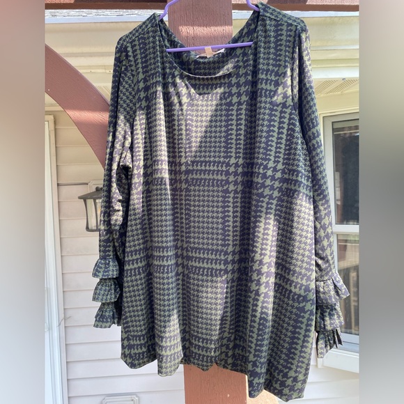 Philosophy Tops - Philosophy Women’s Long Ruffle Sleeve Pull OverTop -EUC